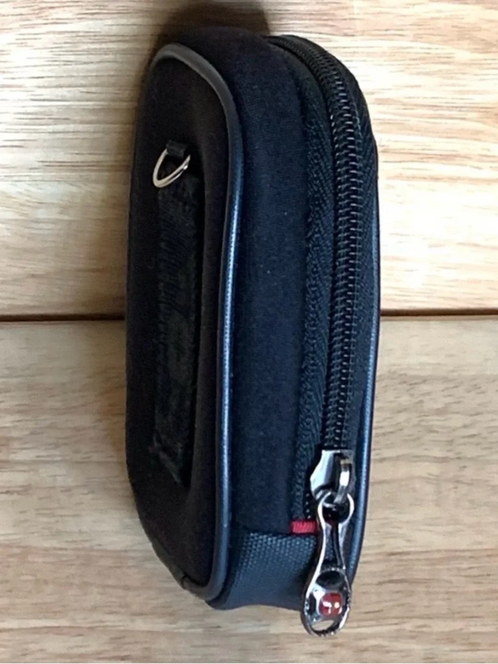 SwissGear Small Black Neoprene Zip Top Camera Case